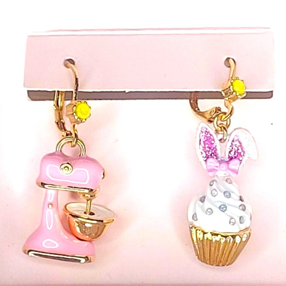 New Betsey Johnson Bunny Cupcake Mismatch Drop Earrings - Picture 9 of 12